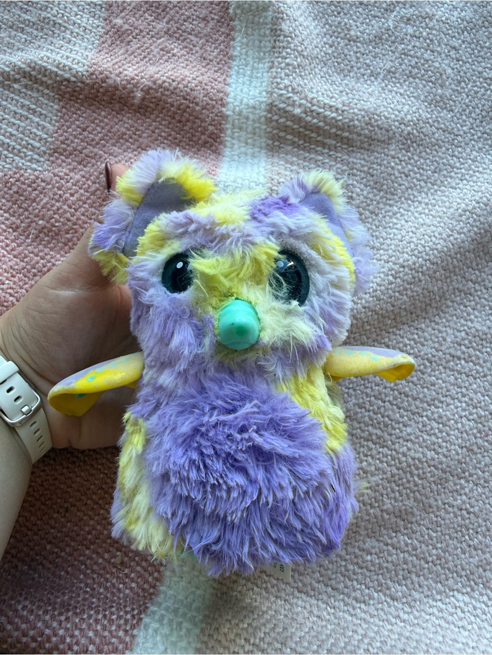 Hatchimals Small Pet Toy in Lavender and Yellow - Soft Cuddly Companion